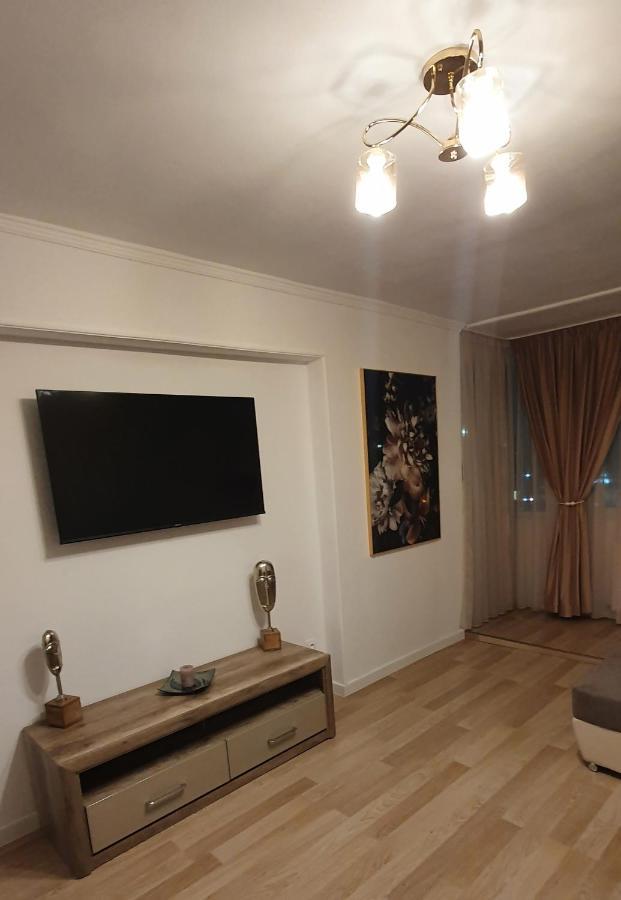 Rebecca Sweet Apartment Oradea Buitenkant foto