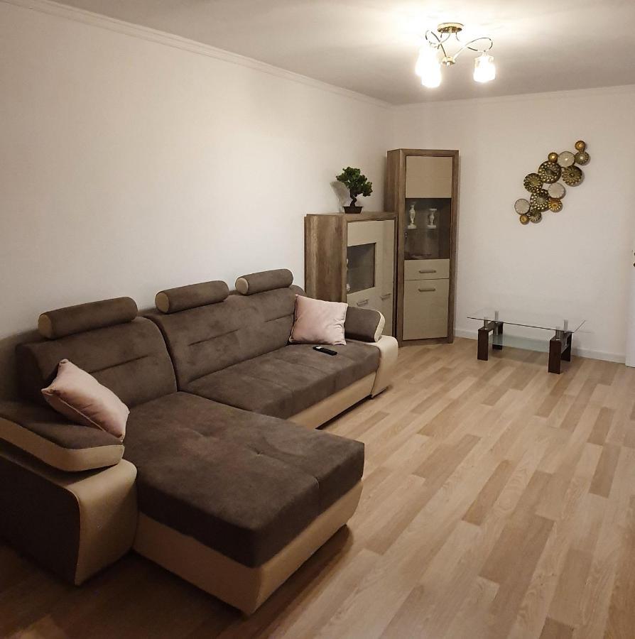 Rebecca Sweet Apartment Oradea Buitenkant foto